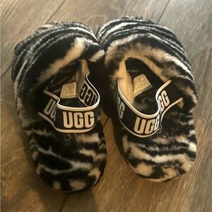 UGG zebra design fuzzy comfortable slippers. Sling back w/ logo on back strap.